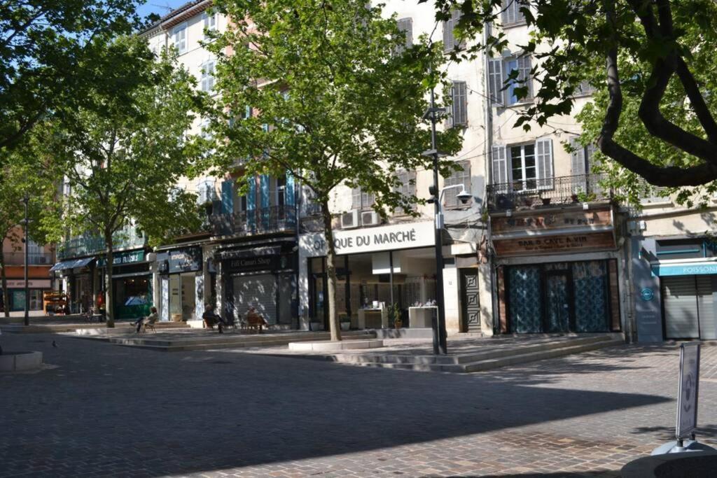Appartement 50M2 Centre Marche Wifi Tribunal Draguignan Buitenkant foto